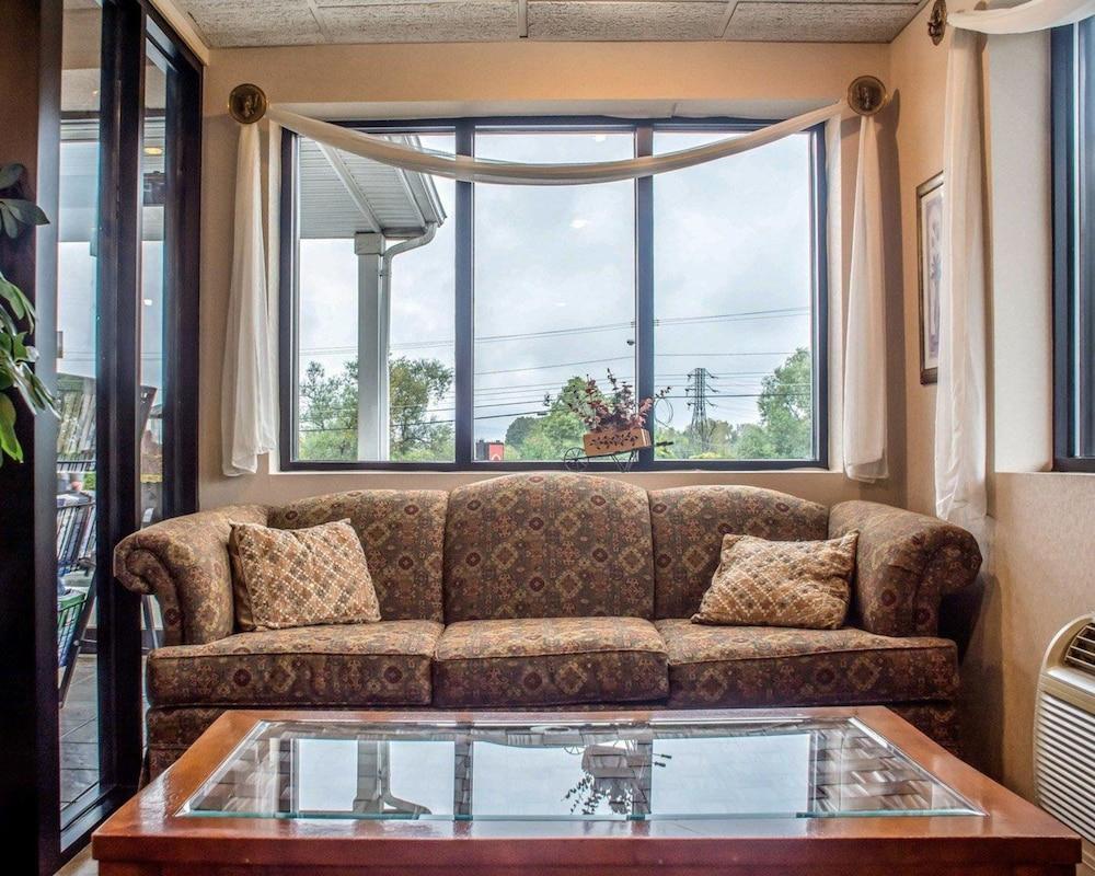 Econo Lodge Dewitt I-90 Luaran gambar