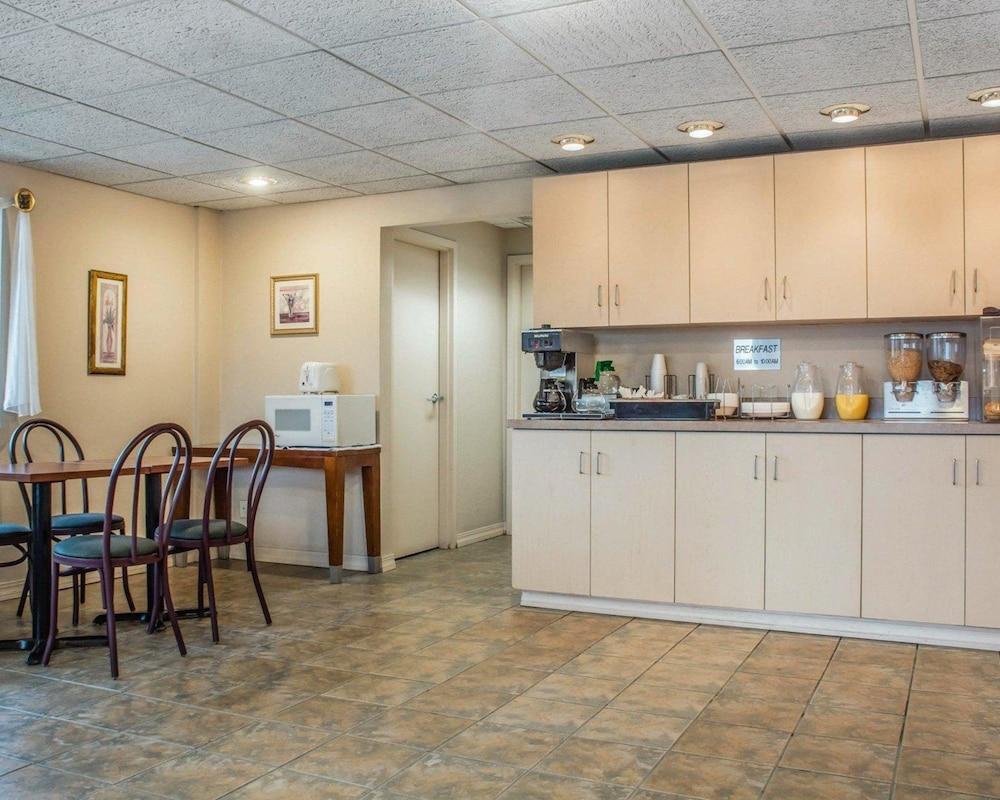 Econo Lodge Dewitt I-90 Luaran gambar