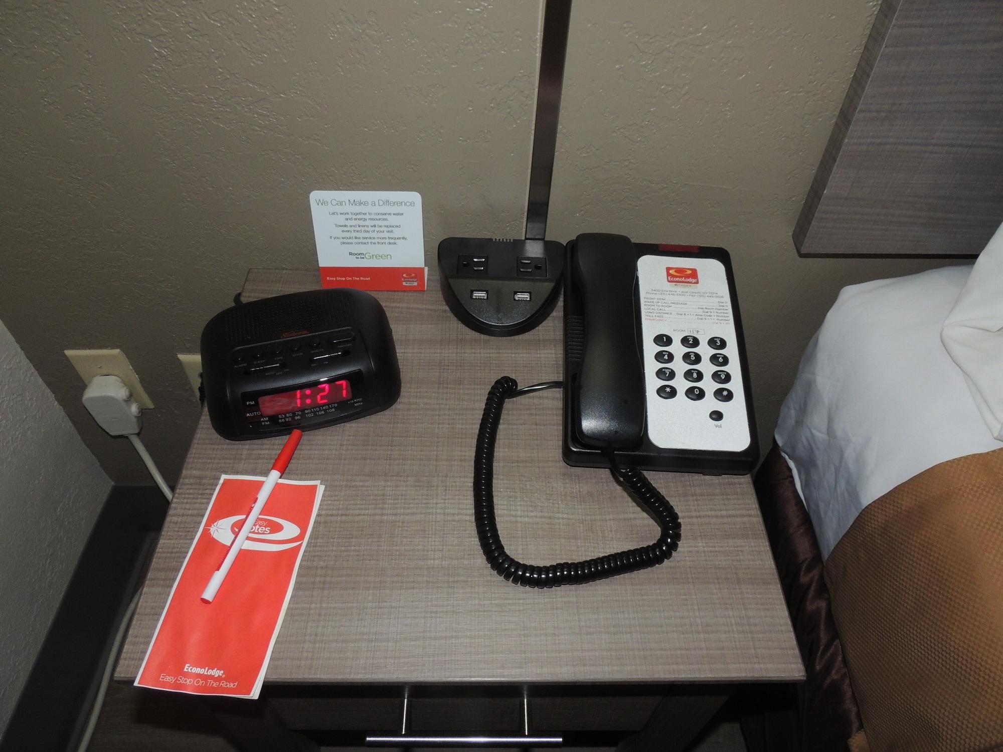 Econo Lodge Dewitt I-90 Luaran gambar