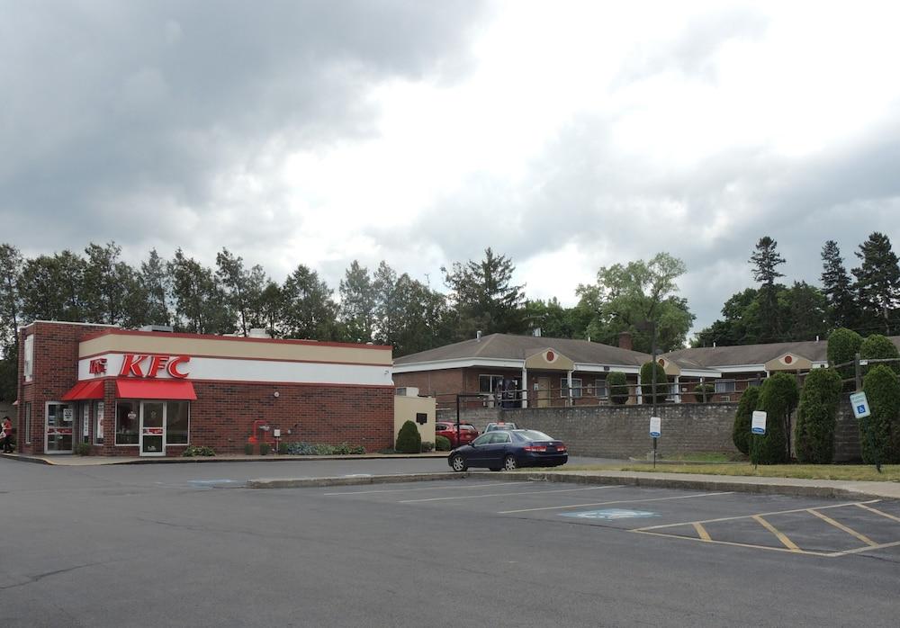 Econo Lodge Dewitt I-90 Luaran gambar