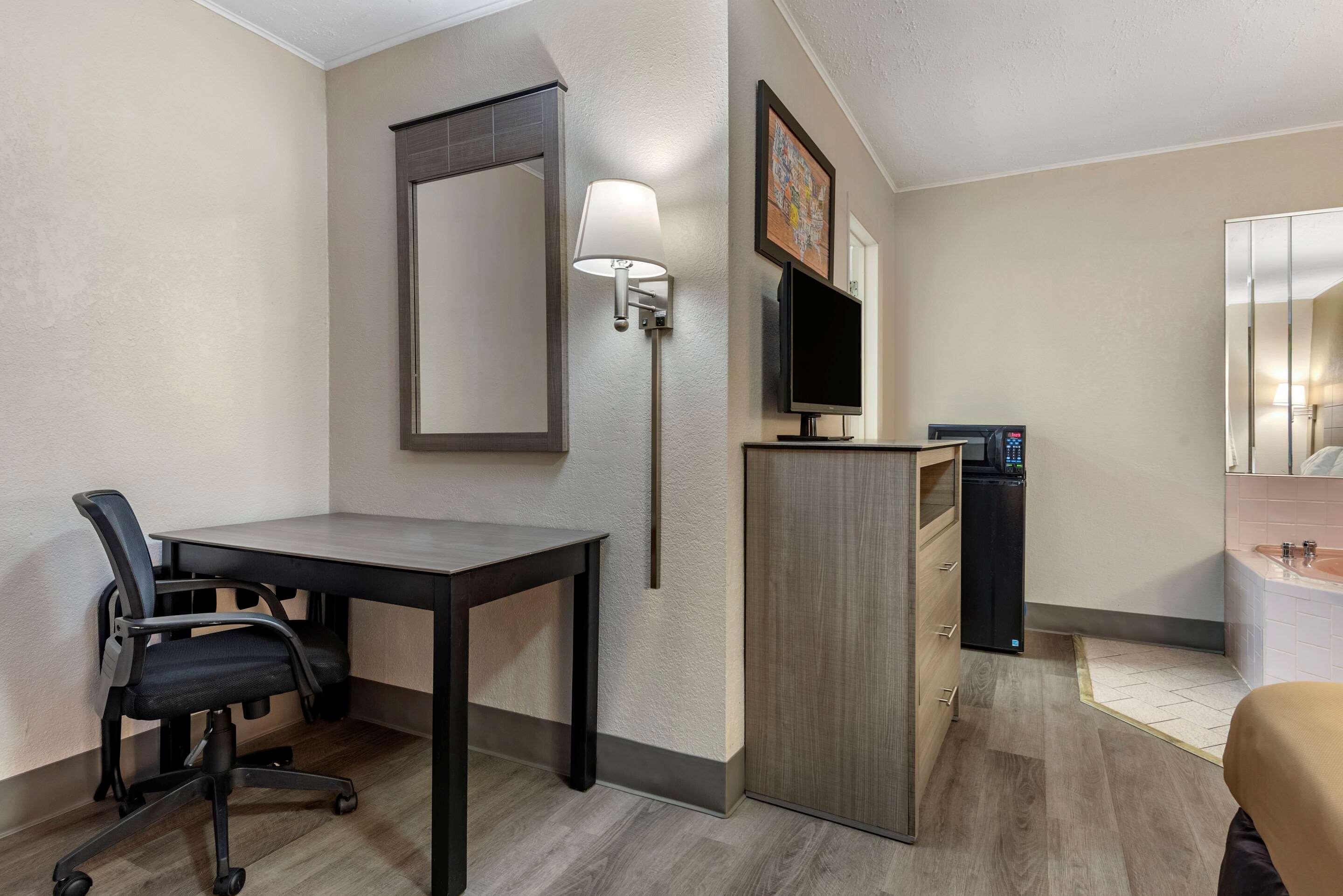 Econo Lodge Dewitt I-90 Luaran gambar
