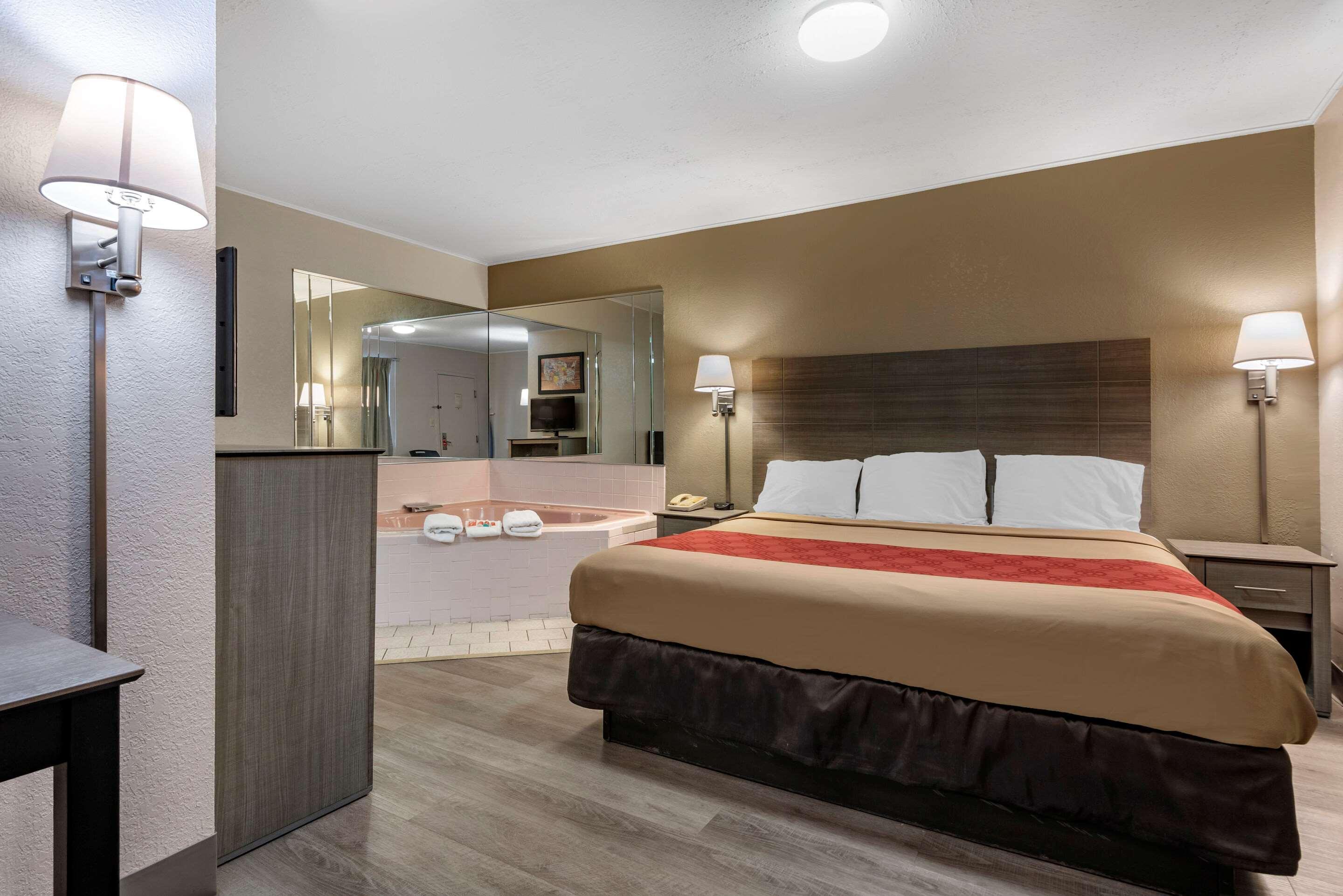 Econo Lodge Dewitt I-90 Luaran gambar