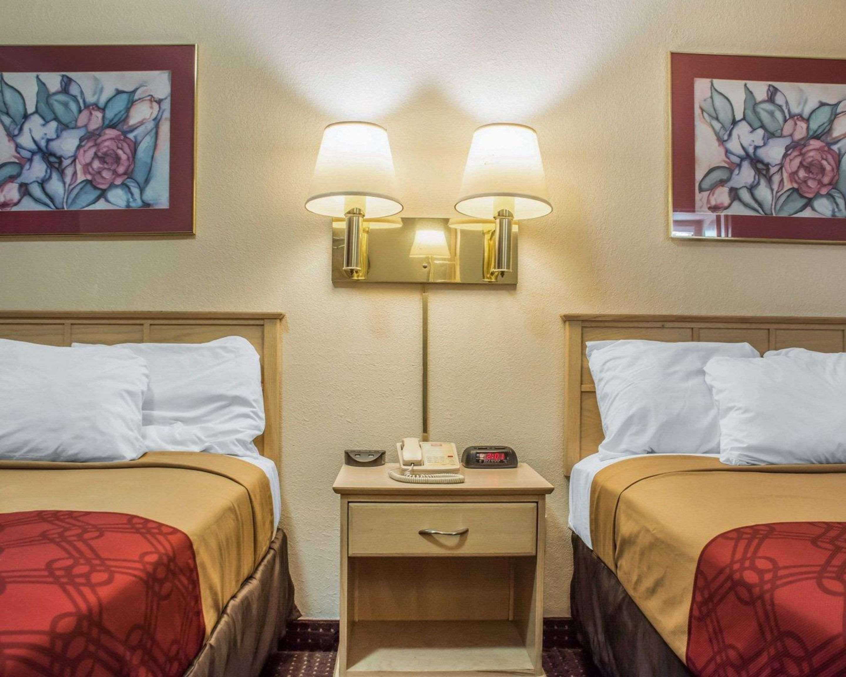 Econo Lodge Dewitt I-90 Luaran gambar