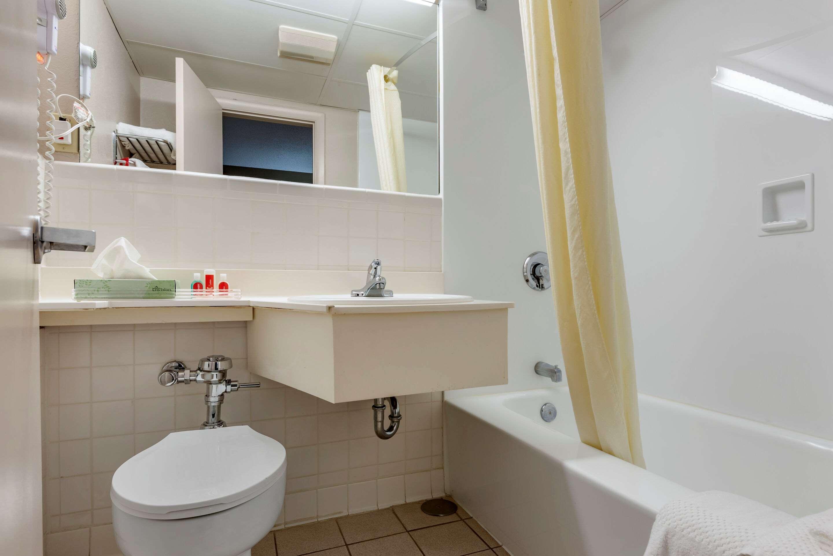 Econo Lodge Dewitt I-90 Luaran gambar