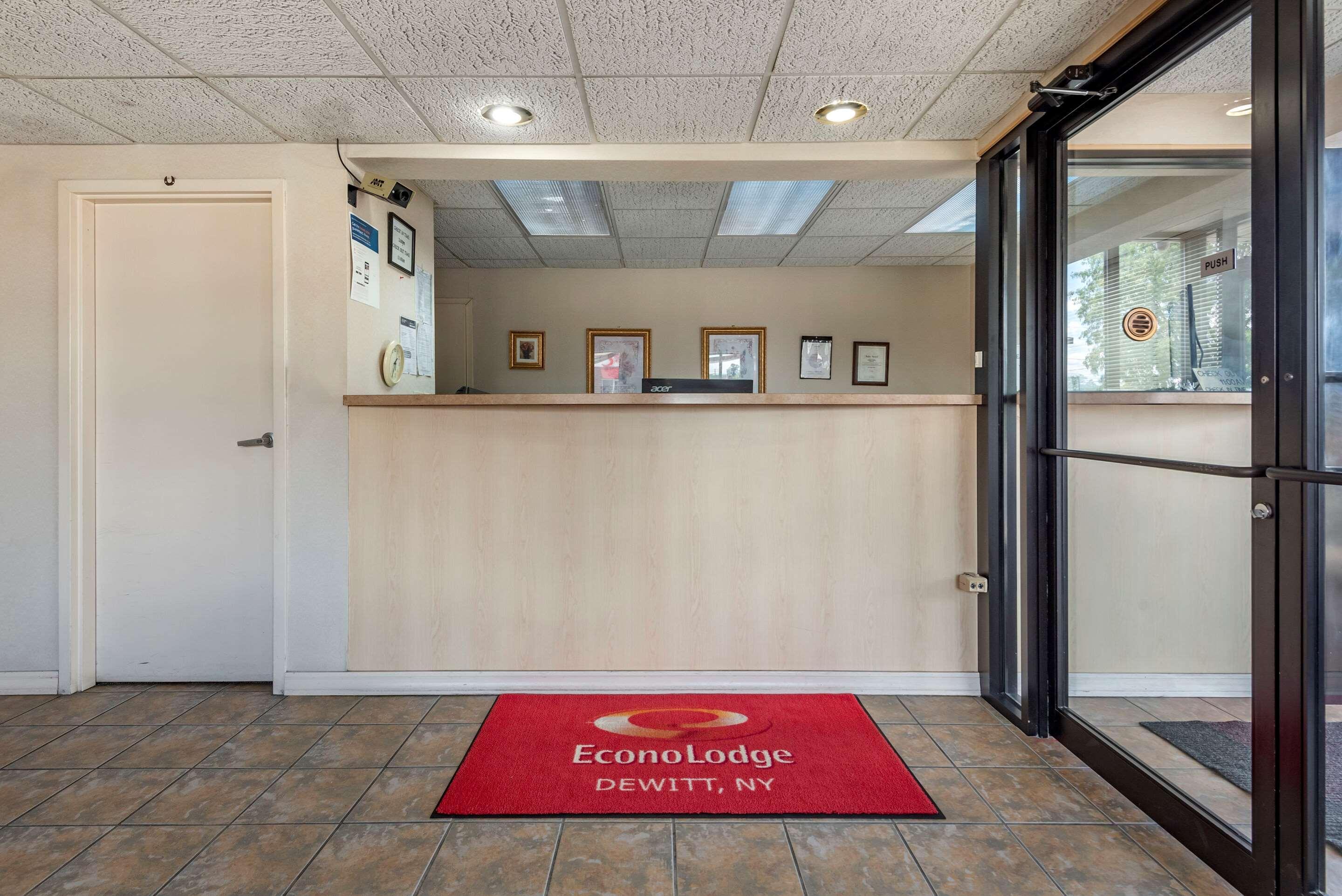 Econo Lodge Dewitt I-90 Luaran gambar