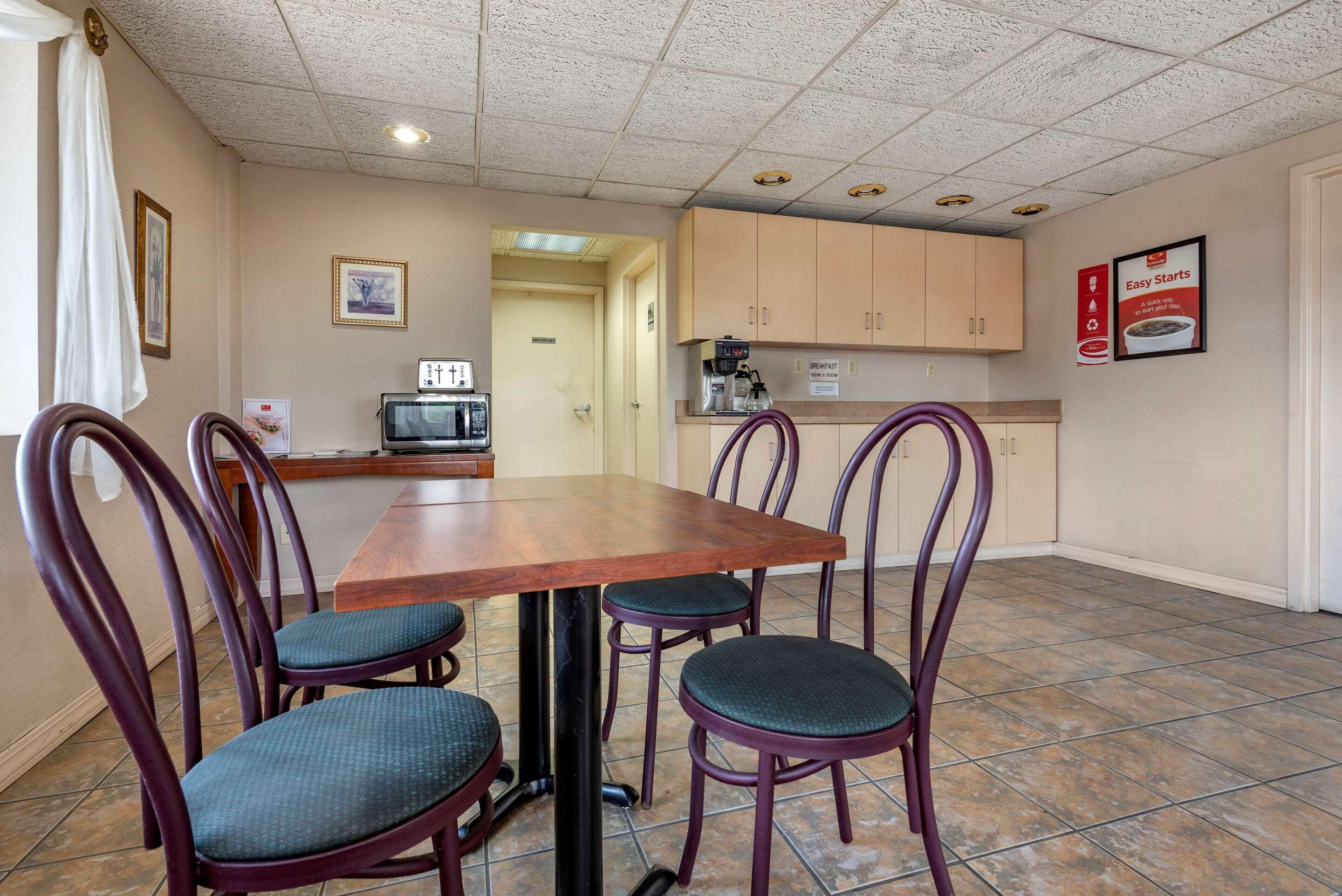 Econo Lodge Dewitt I-90 Luaran gambar
