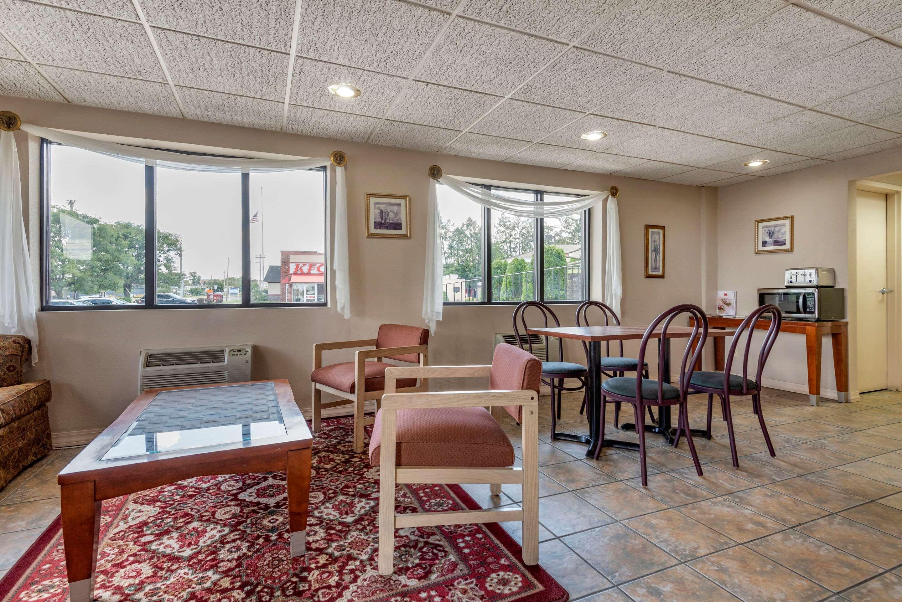 Econo Lodge Dewitt I-90 Luaran gambar